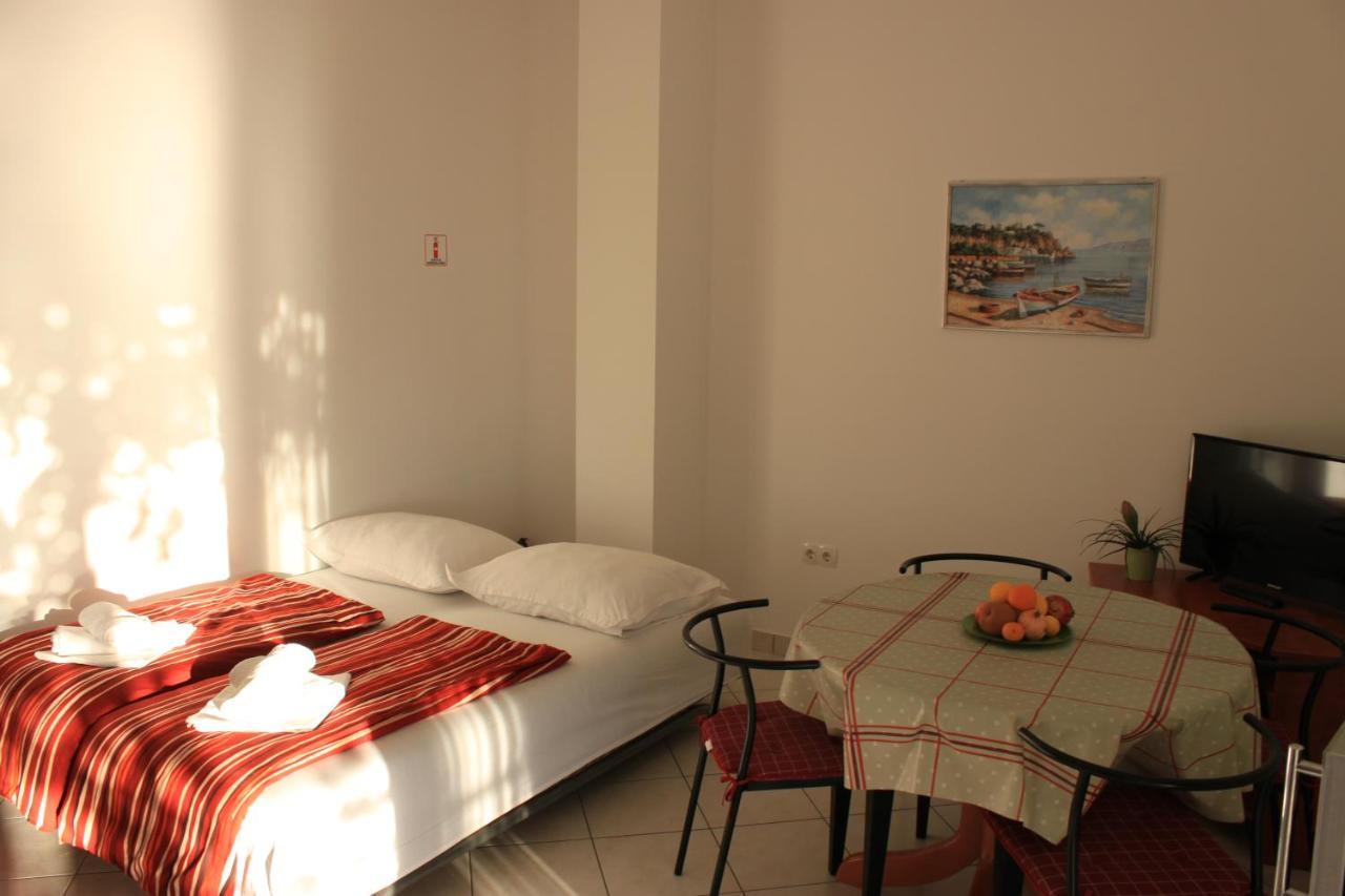 Pile Apartments 5 Omiš Exteriör bild